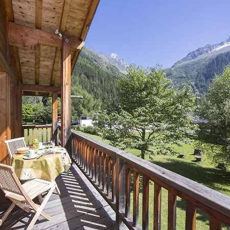 Chalet Beugeant Garden, Bbq, Parking Sleeps 6 - Happy Chamonix