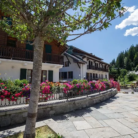 Beugeant Garden, Bbq, Parking Sleeps 6 - Happy * Chamonix
